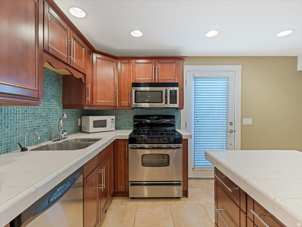 3376 E MAGIC VIEW DR Cottonwood Heights, UT 84121