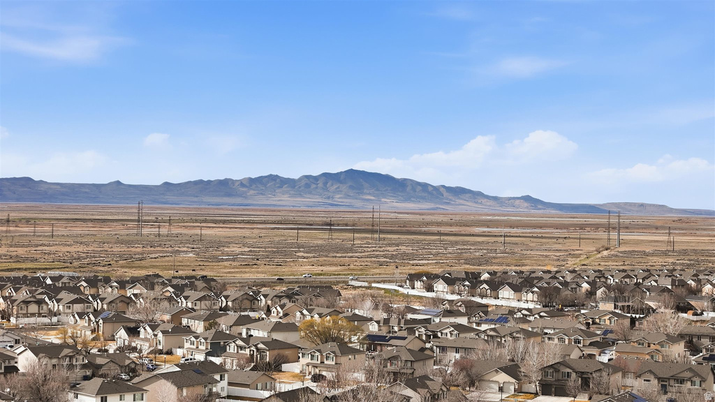 928 CHATHAM DR North Salt Lake, UT 84054