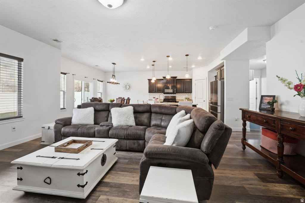 928 CHATHAM DR North Salt Lake, UT 84054