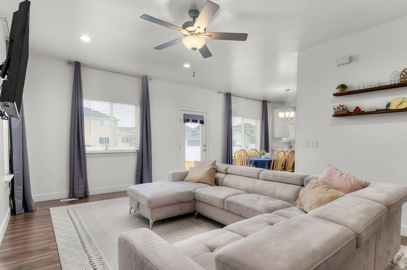 1112 E DEBORAH ST Eagle Mountain, UT 84005