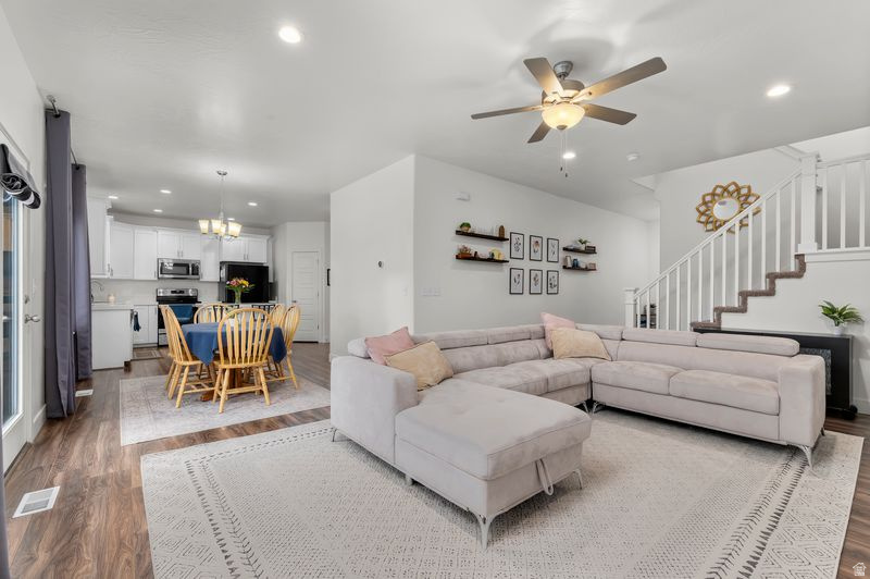 1112 E DEBORAH ST Eagle Mountain, UT 84005