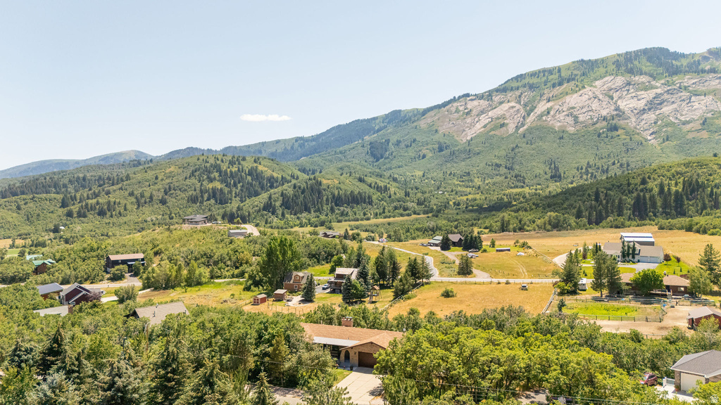 2127 E 5950 N Eden, UT 84310