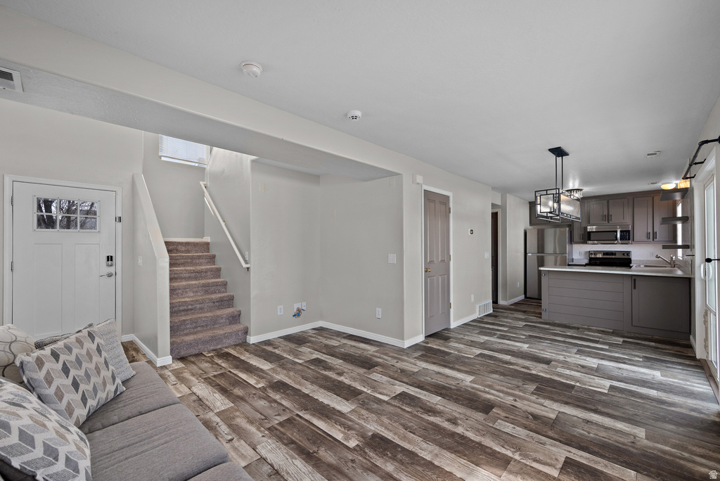 115 STRASBOURG LN Stansbury Park, UT 84074