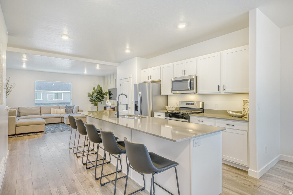 978 E DRIFTER LN Saratoga Springs, UT 84045