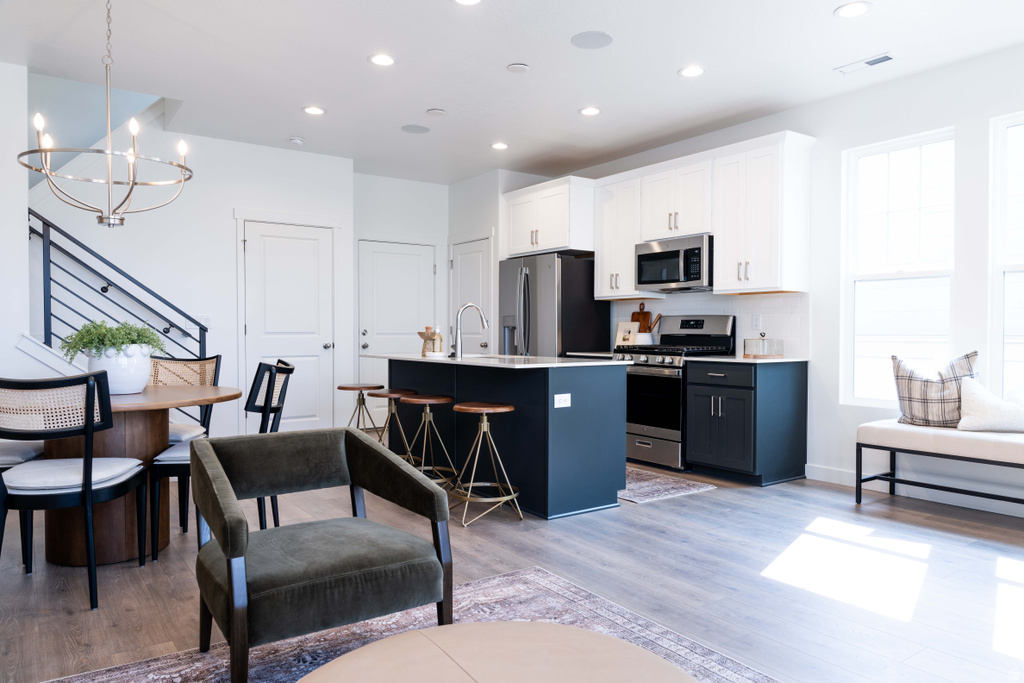 869 S MATHINLDA DR #245 Saratoga Springs, UT 84045