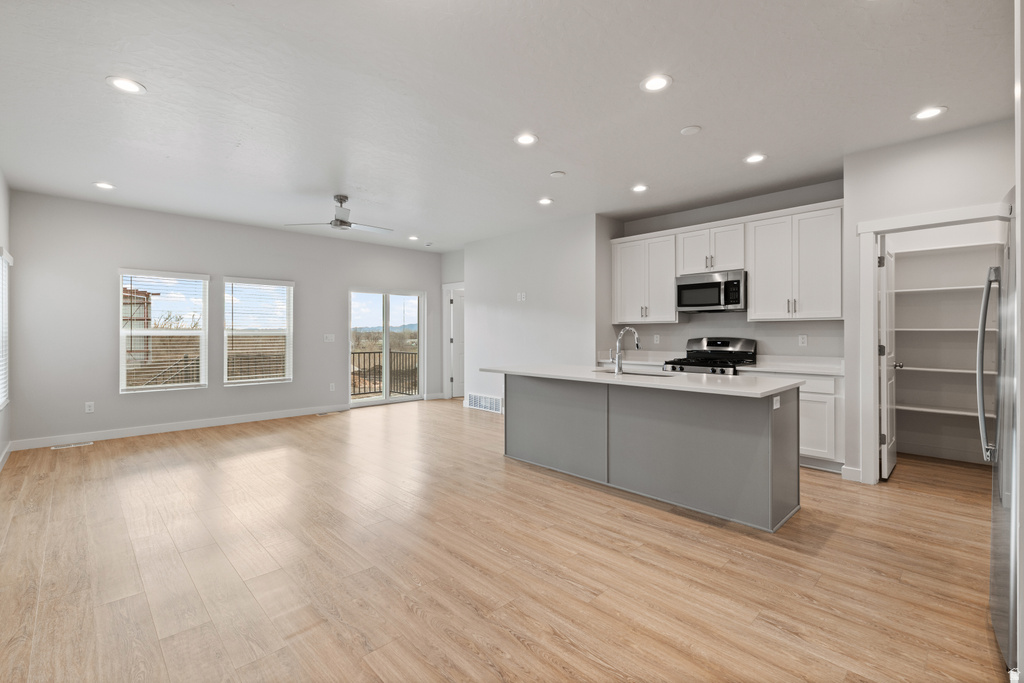 921 N EVELYN ST Farmington, UT 84025