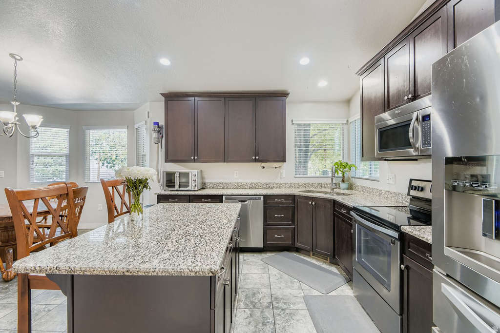 6474 S SILHOUETTE LN West Valley City, UT 84081