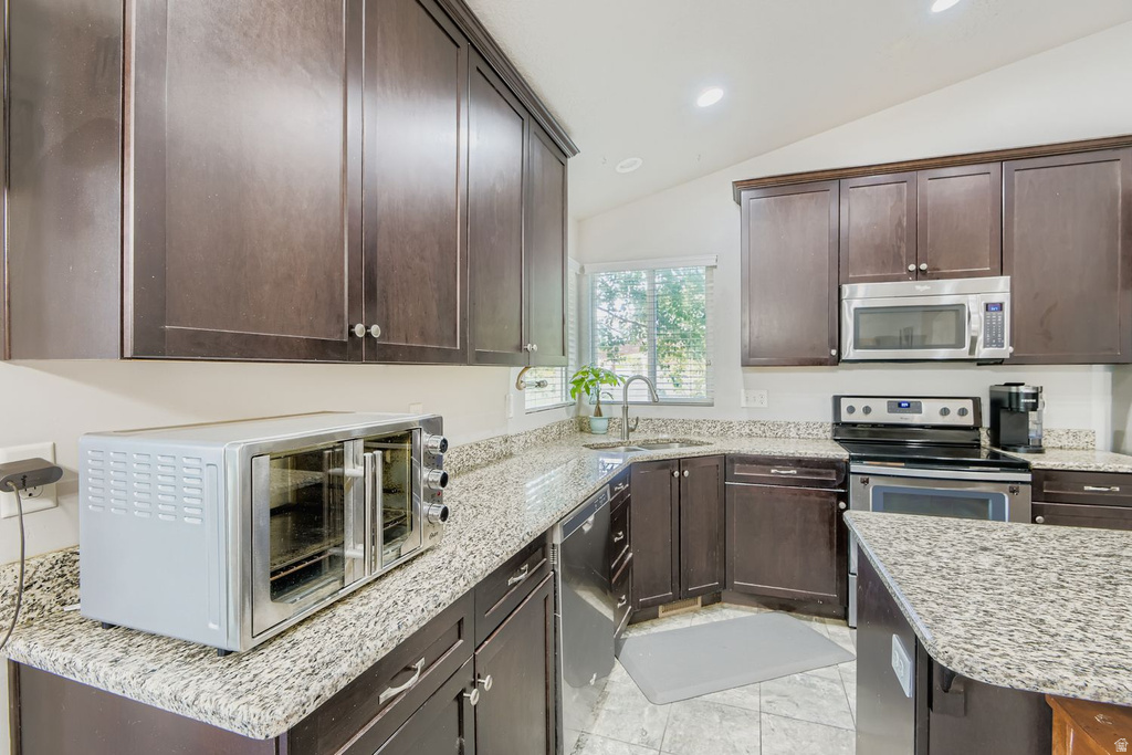 6474 S SILHOUETTE LN West Valley City, UT 84081