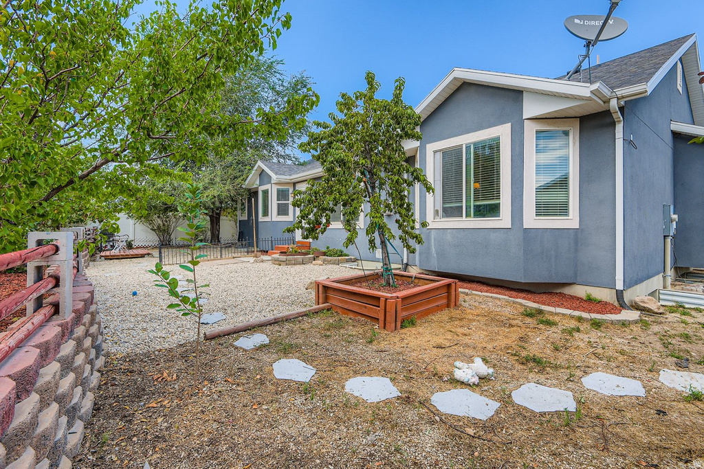 6474 S SILHOUETTE LN West Valley City, UT 84081