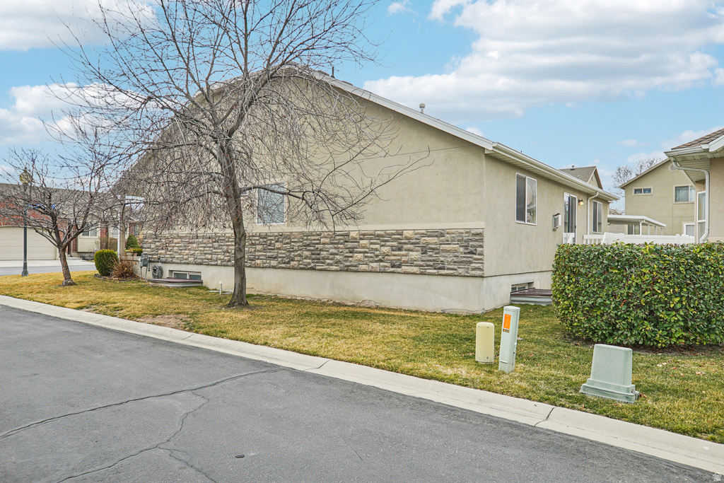 1528 W TURTLE DOVE LN West Jordan, UT 84088