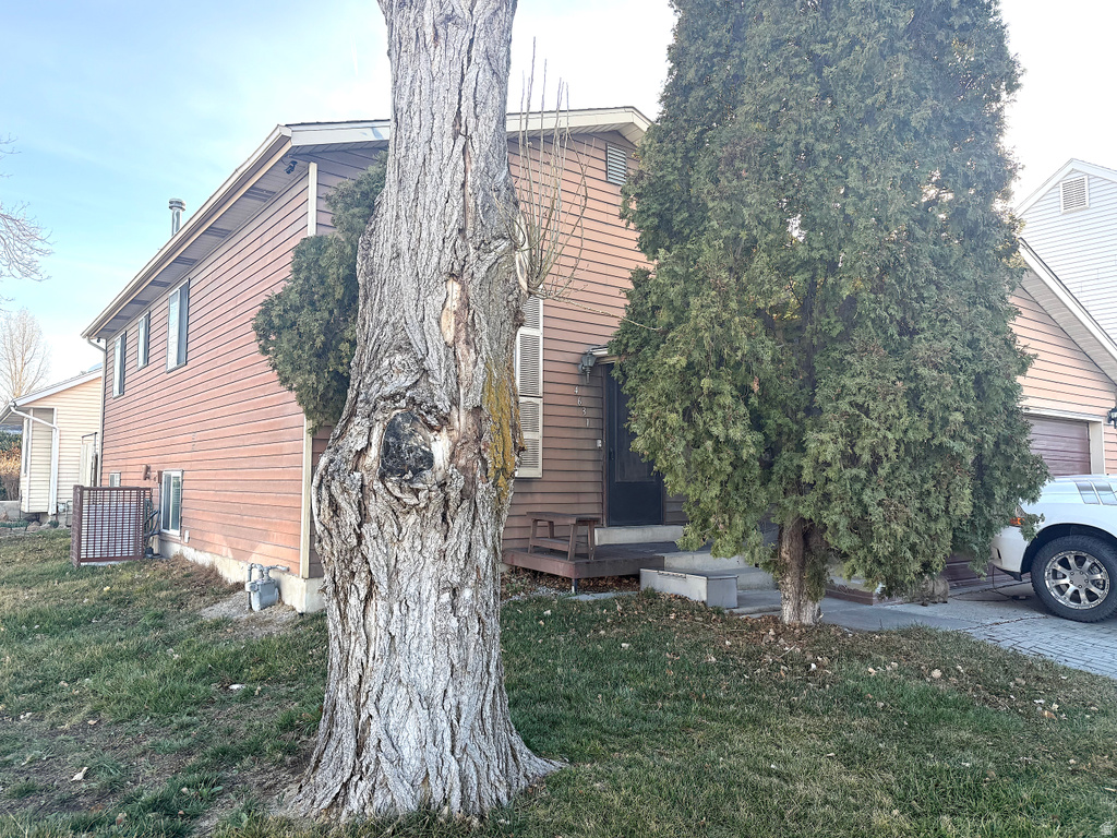 4631 W DUNSMOORE WAY West Valley City, UT 84120