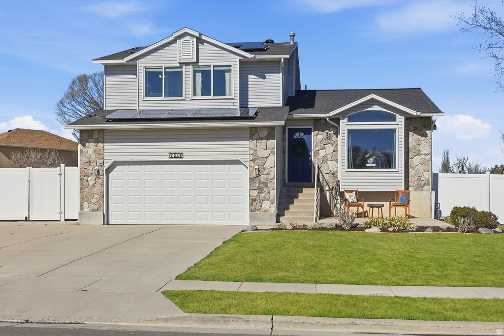2384 W FRONTIER ST Riverton, UT 84065