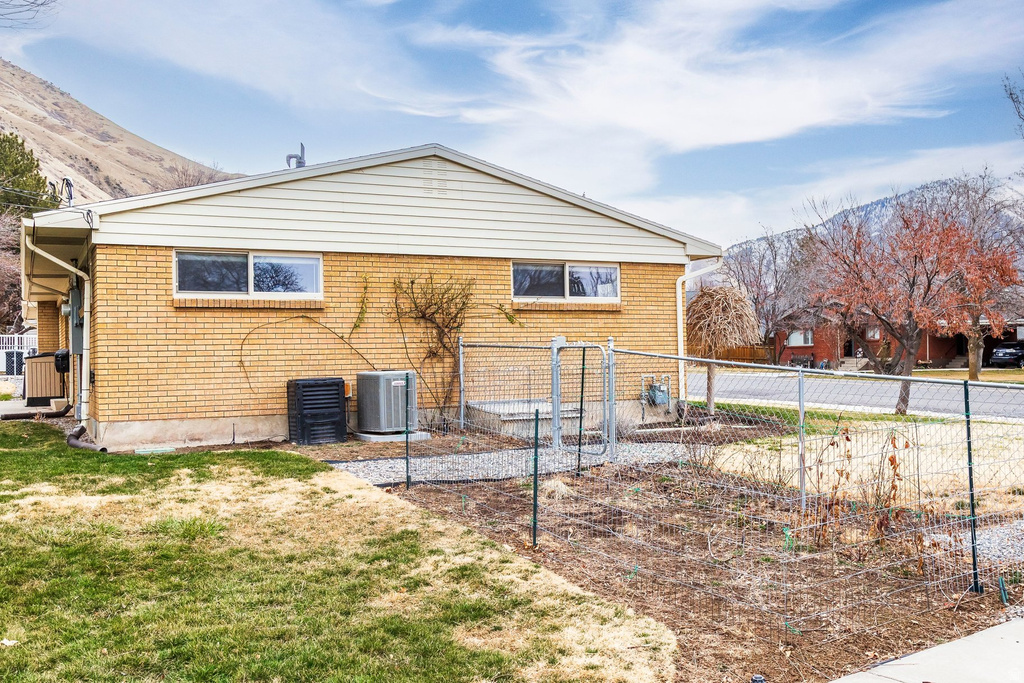 1027 E 200 N Springville, UT 84663