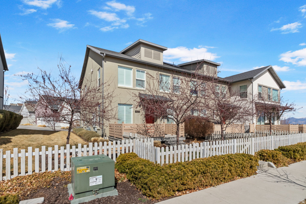 6122 W LAKE AVE South Jordan, UT 84009