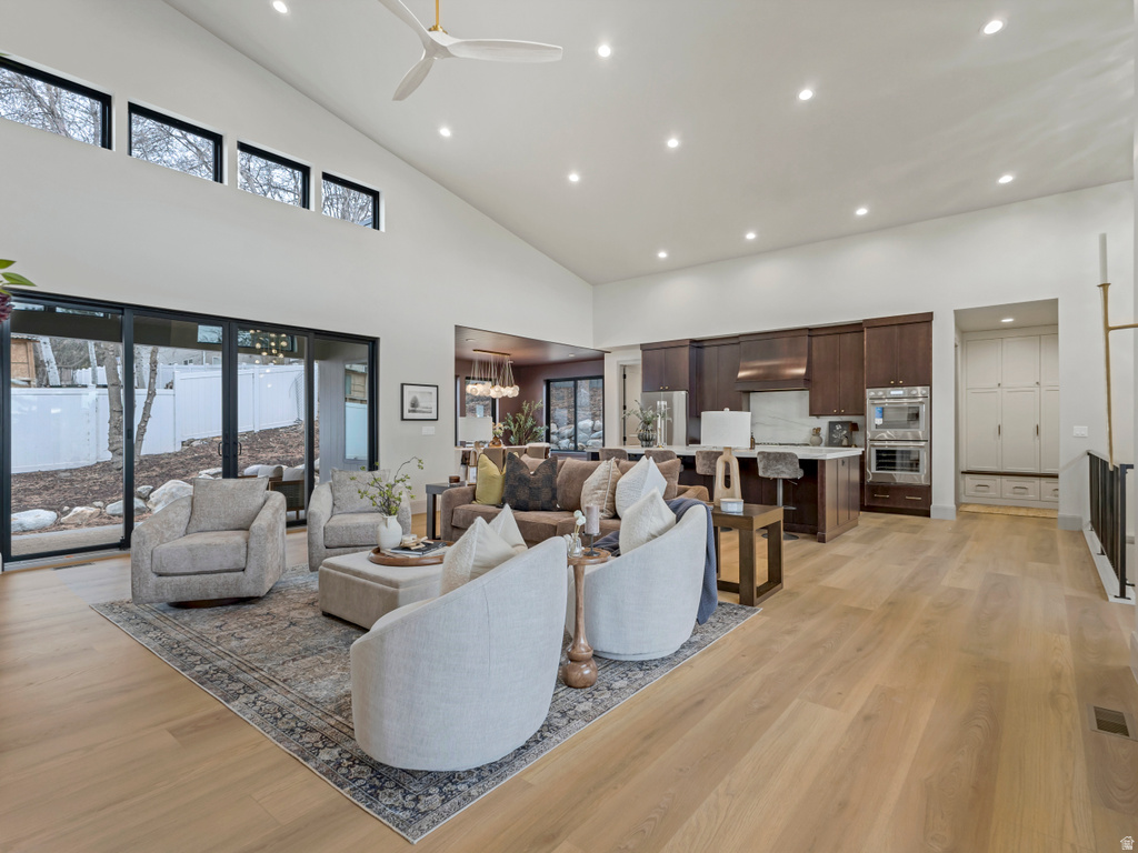 9637 S TANNENBAUM CV Sandy, UT 84092