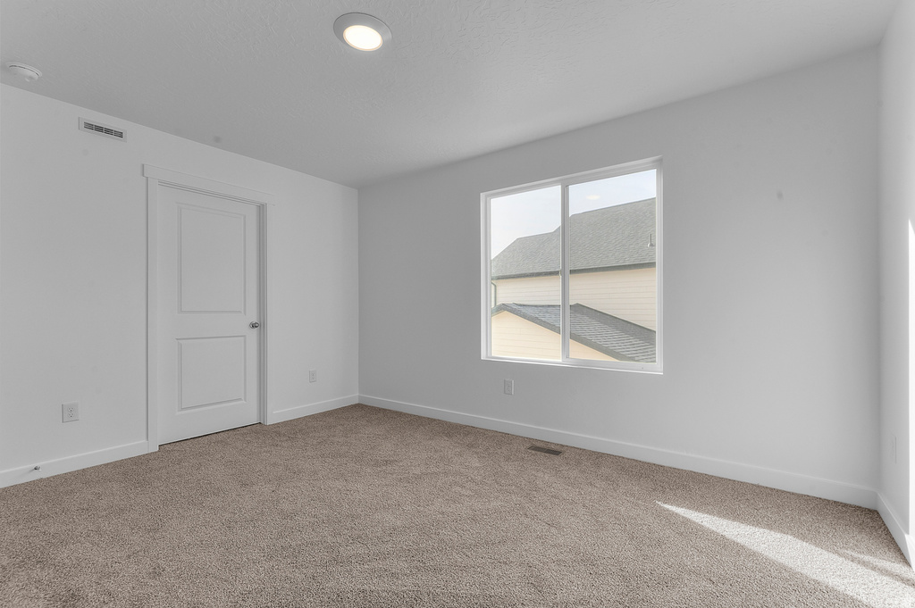 189 W LEVENGROVE DR #213 Lehi, UT 84048