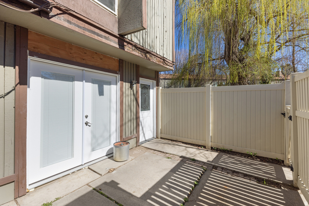 5489 S WILLOW LN Murray, UT 84107