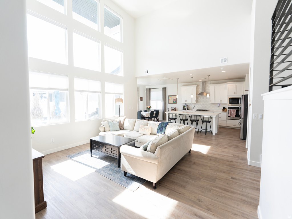 2537 2537 W. 3230 Syracuse, UT 84075