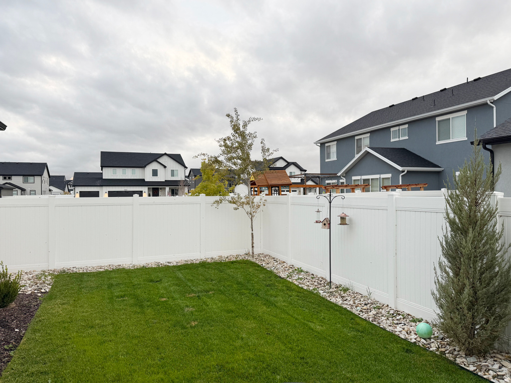 2537 2537 W. 3230 Syracuse, UT 84075