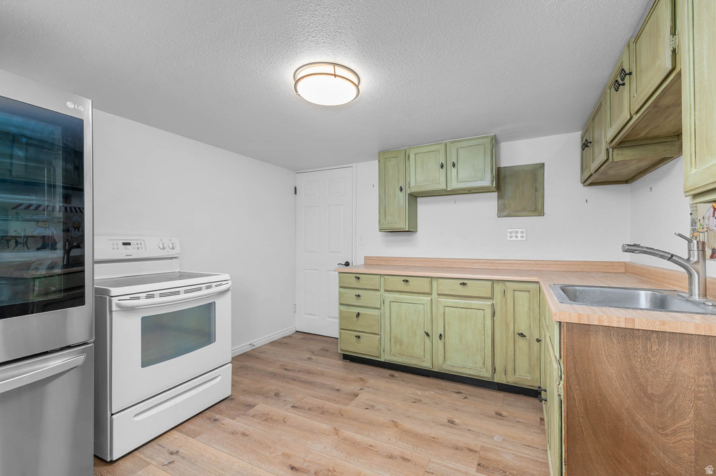 2858 E COBBLEMOOR LN Sandy, UT 84093