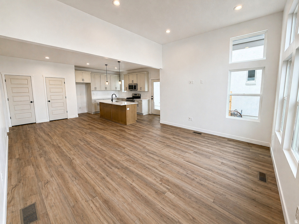 7029 W LAKE AVE South Jordan, UT 84009