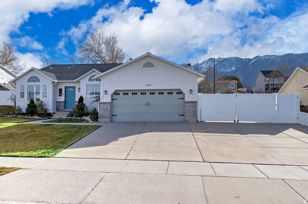 11755 S CANBERRA DR Sandy, UT 84094