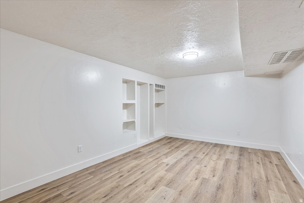 3899 S CHATTERLEIGH RD West Valley City, UT 84128