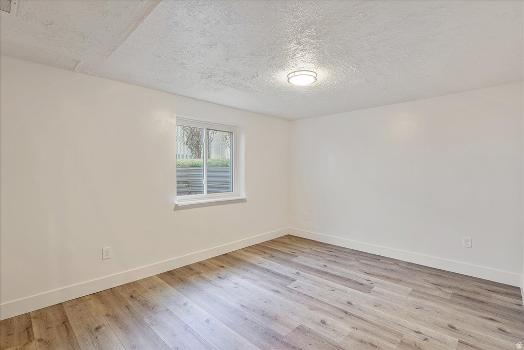 3899 S CHATTERLEIGH RD West Valley City, UT 84128