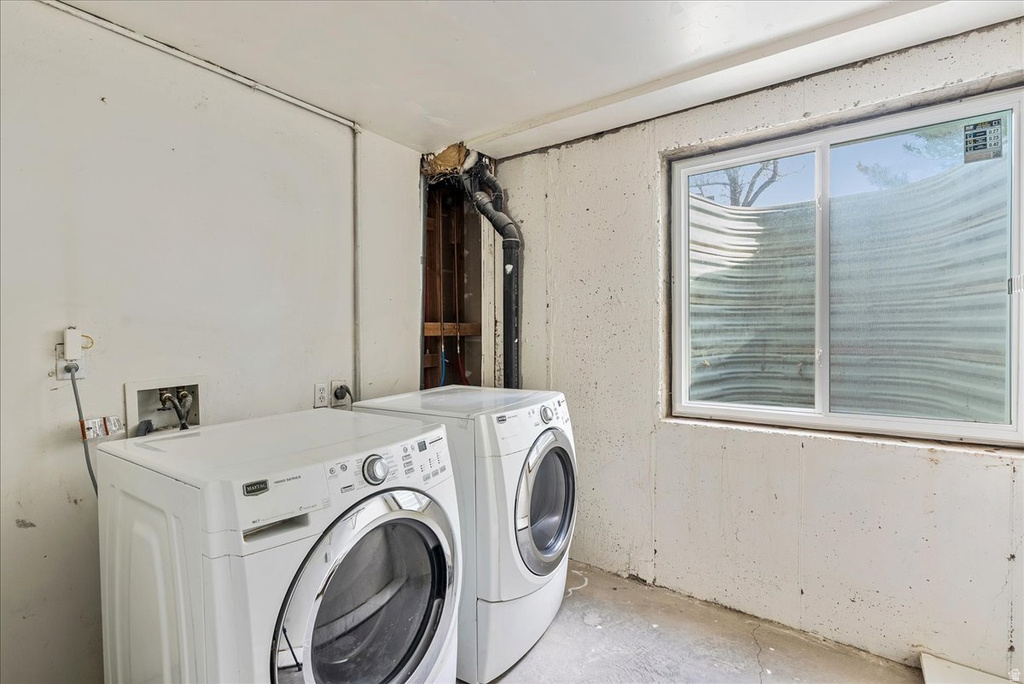 3899 S CHATTERLEIGH RD West Valley City, UT 84128