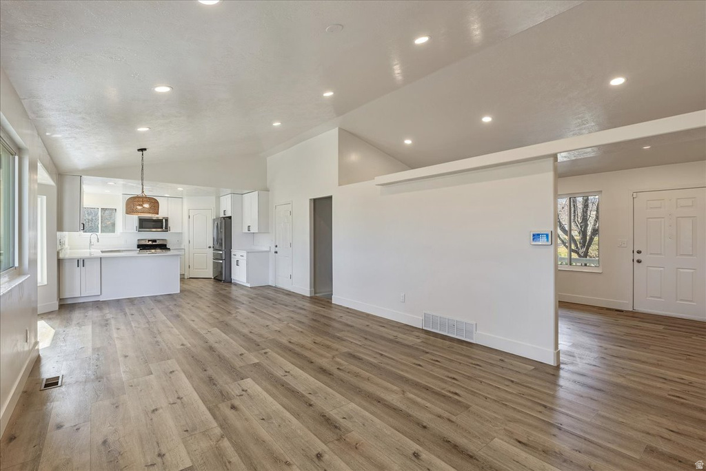 3899 S CHATTERLEIGH RD West Valley City, UT 84128