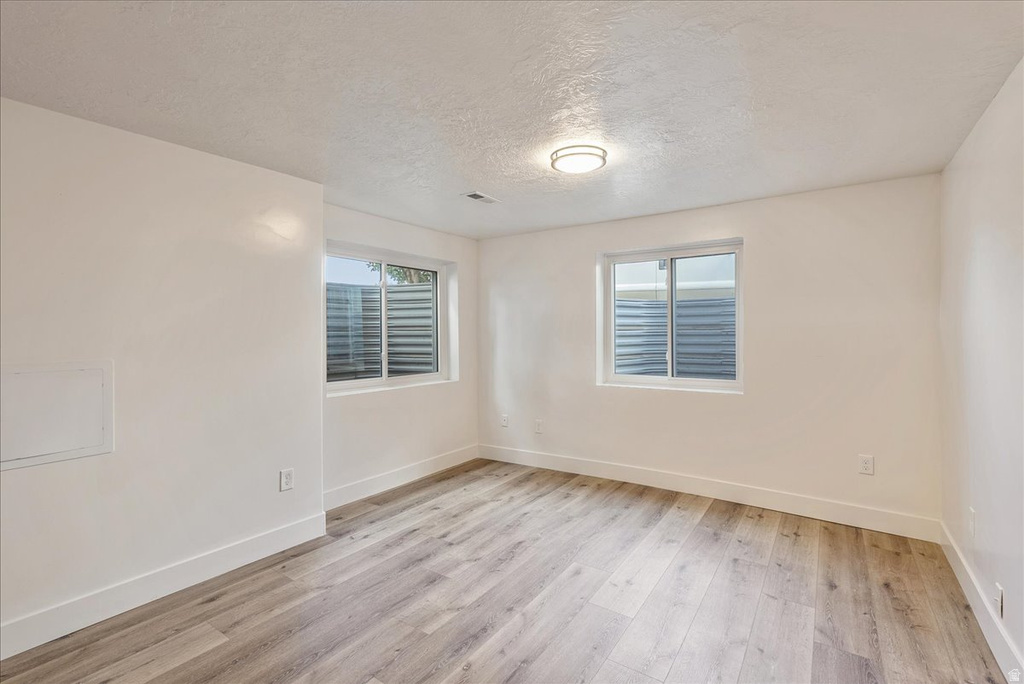 3899 S CHATTERLEIGH RD West Valley City, UT 84128