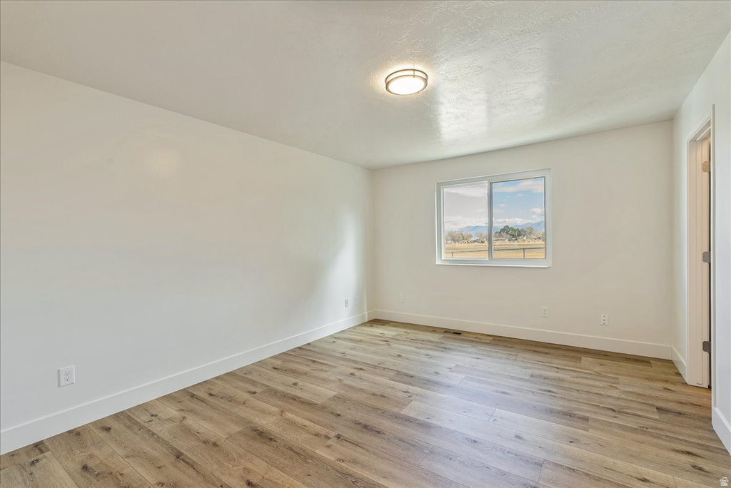 3899 S CHATTERLEIGH RD West Valley City, UT 84128