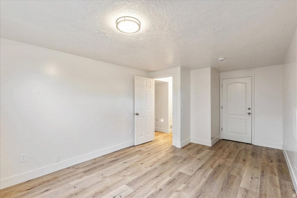 3899 S CHATTERLEIGH RD West Valley City, UT 84128