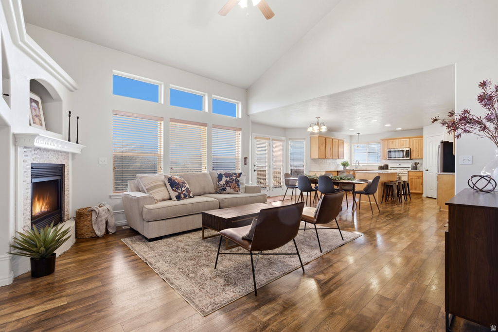 5272 W SUN BLOOM CIR Herriman, UT 84096