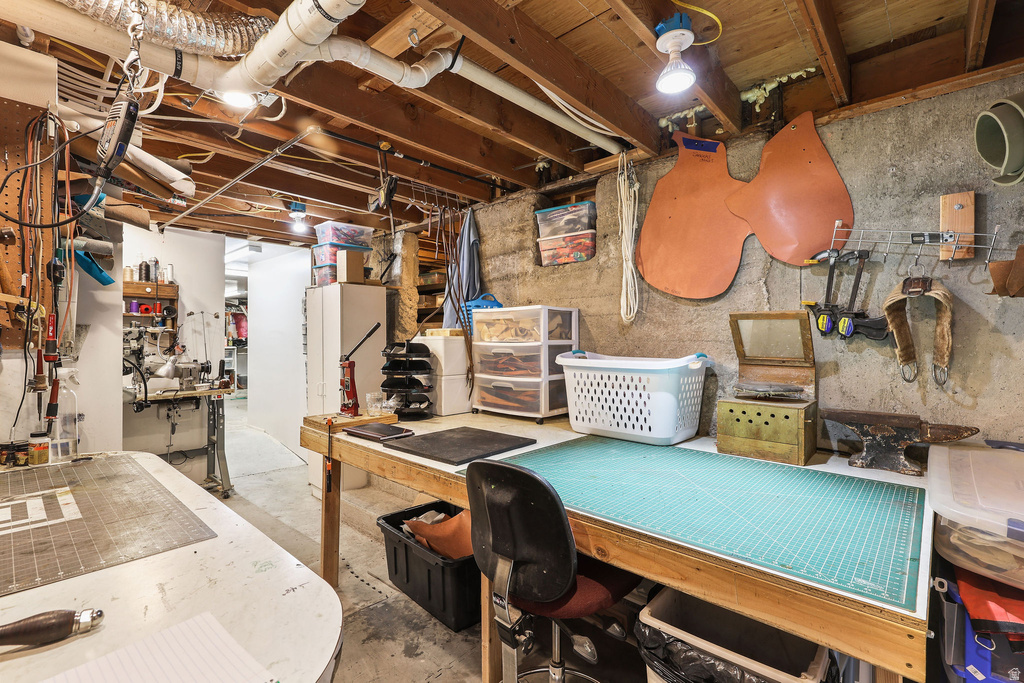 6995 W 2200 S Weston, ID 83286