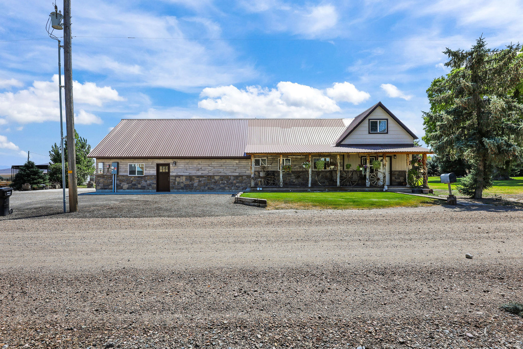 6995 W 2200 S Weston, ID 83286