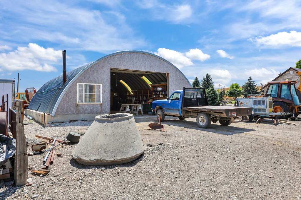 6995 W 2200 S Weston, ID 83286