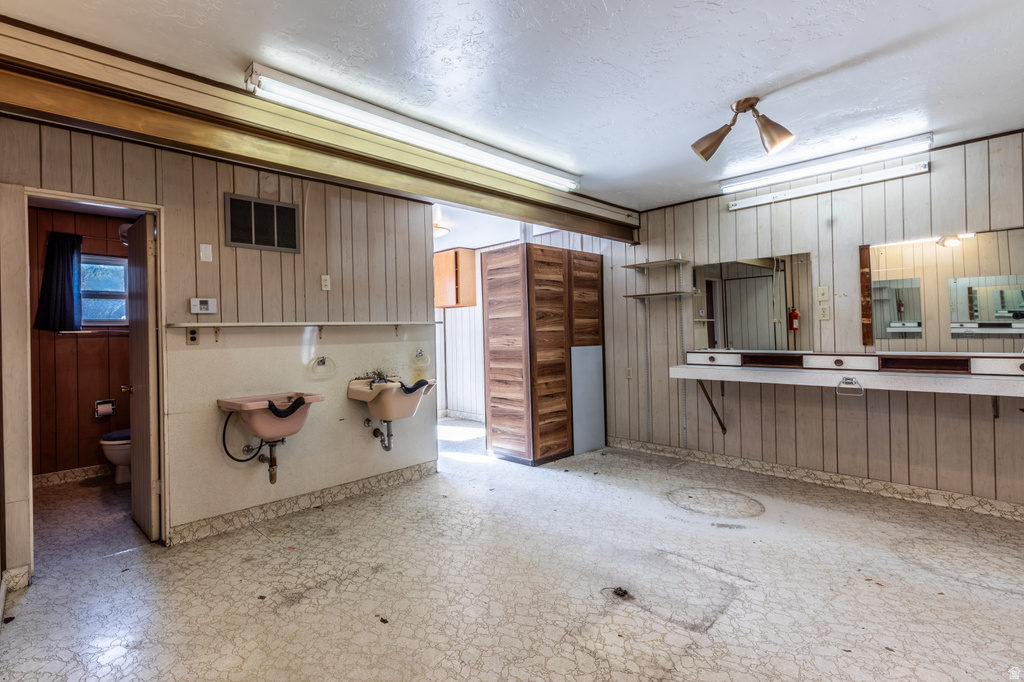 270 E 8680 S Sandy, UT 84070