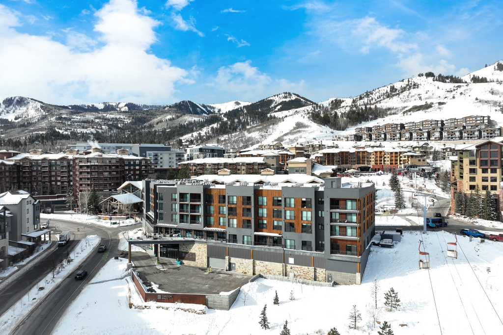 2670 W CANYONS RESORT DR #427 Park City, UT 84098