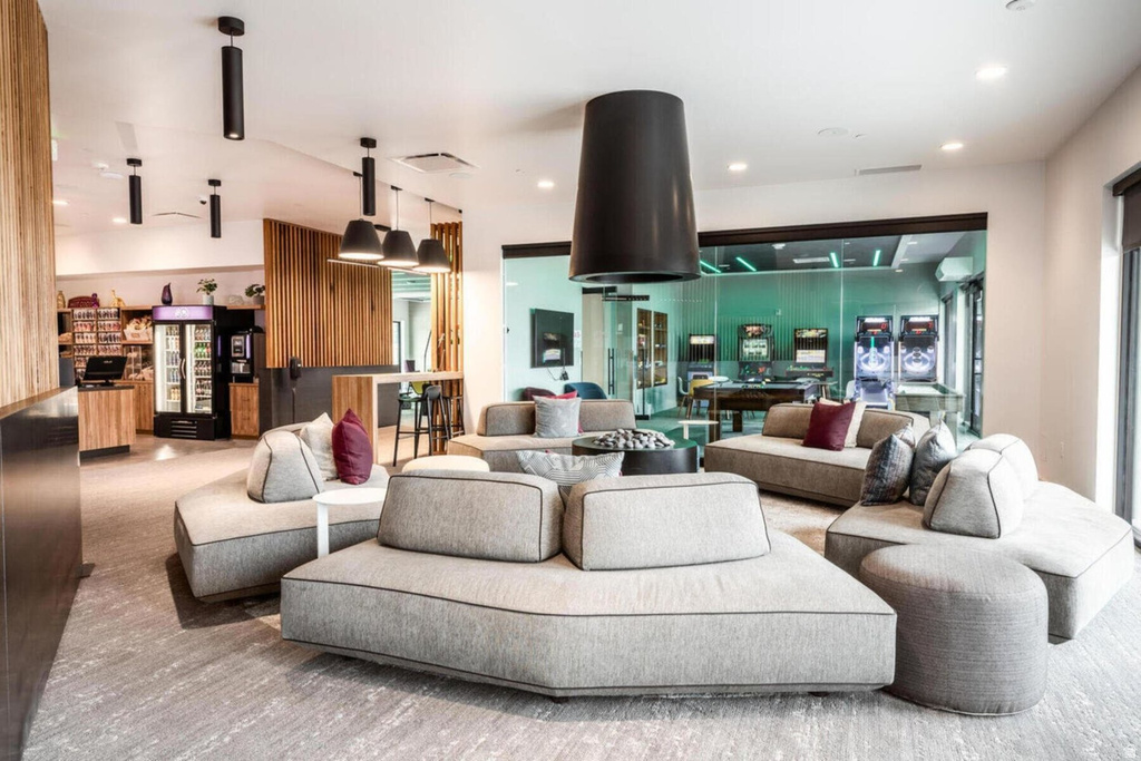 2670 W CANYONS RESORT DR #427 Park City, UT 84098