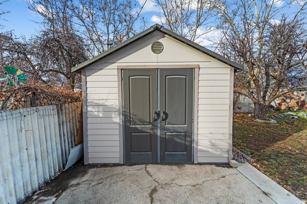 1091 N MECHAM LN Midvale, UT 84047