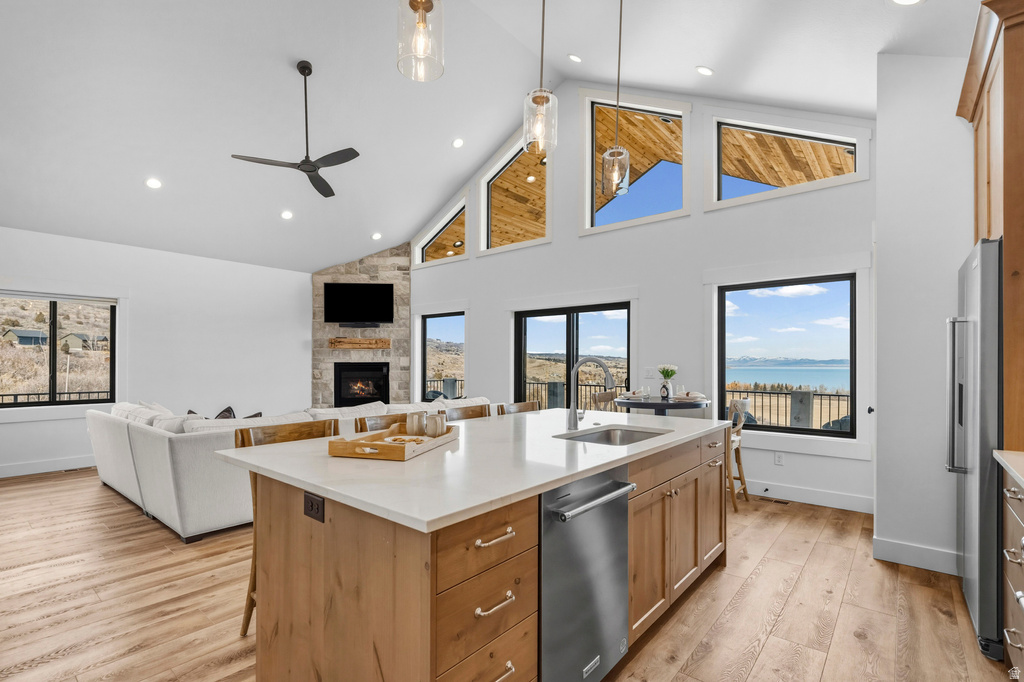 776 W SNOWBERRY CT Garden City, UT 84028