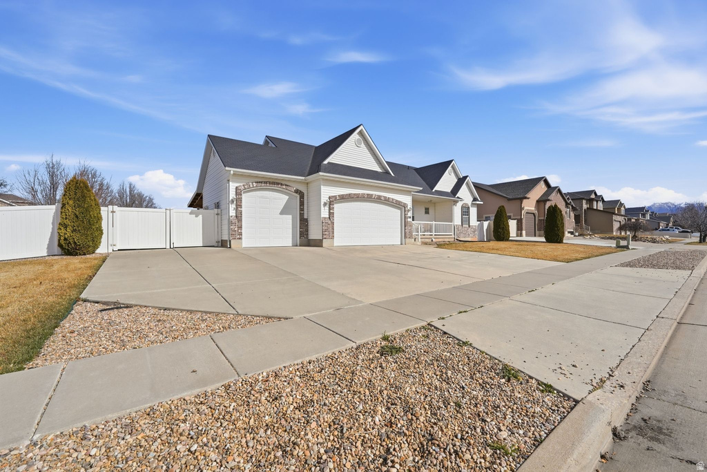 1728 DALLAS ST Syracuse, UT 84075
