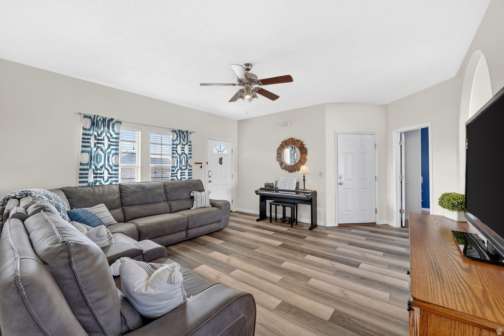 1728 DALLAS ST Syracuse, UT 84075