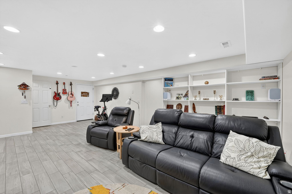 1728 DALLAS ST Syracuse, UT 84075