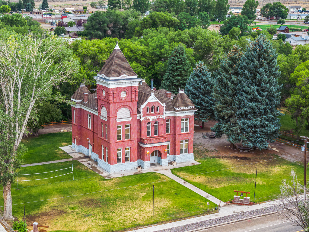 21 N MAIN ST Junction, UT 84740