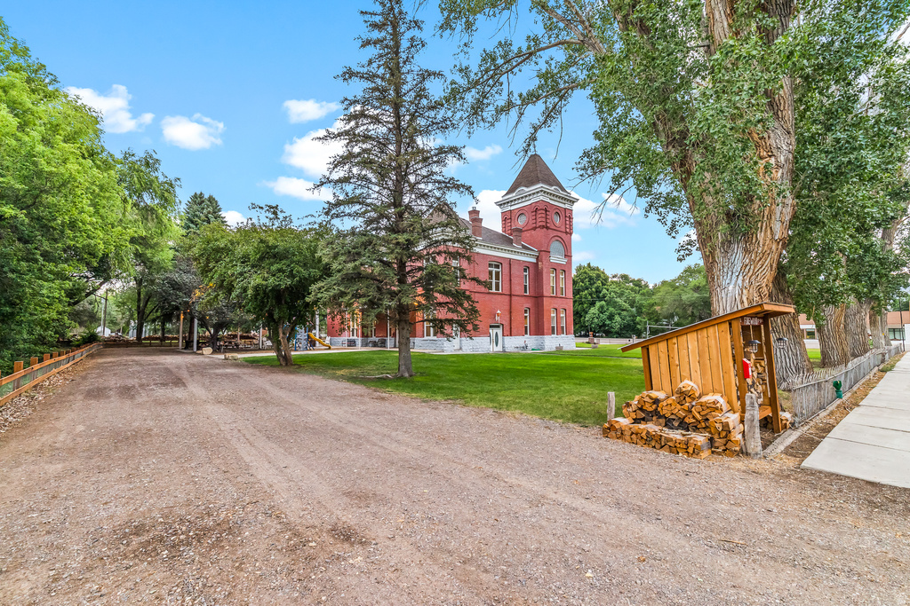 21 N MAIN ST Junction, UT 84740