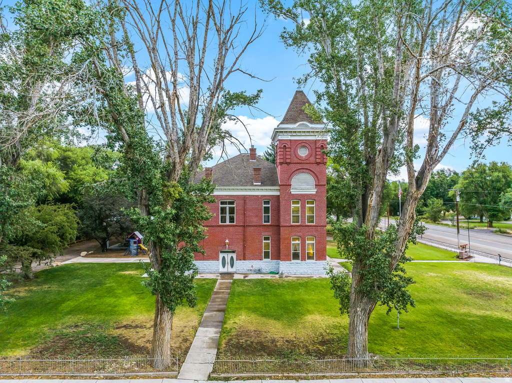 21 N MAIN ST Junction, UT 84740