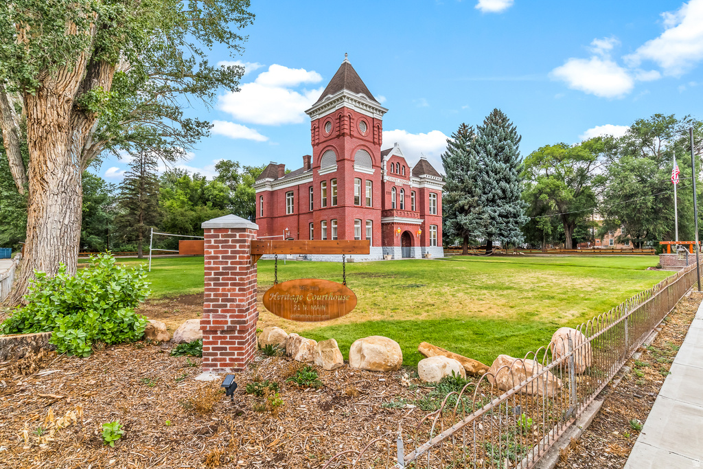 21 N MAIN ST Junction, UT 84740