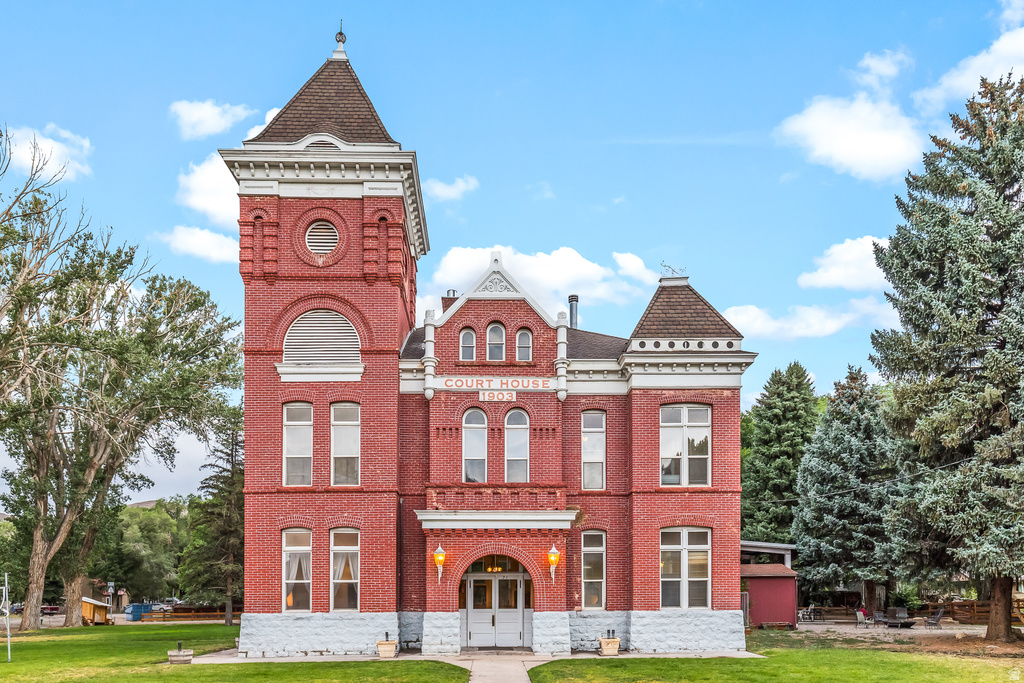 21 N MAIN ST Junction, UT 84740